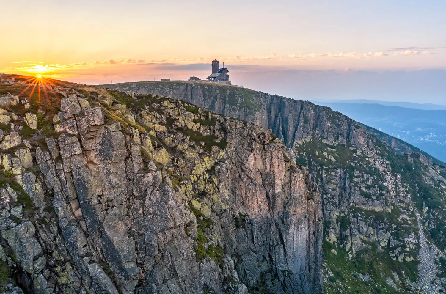 Śnieżne Kotły wysokość 1490 m n p m Ciekawostki Szlaki